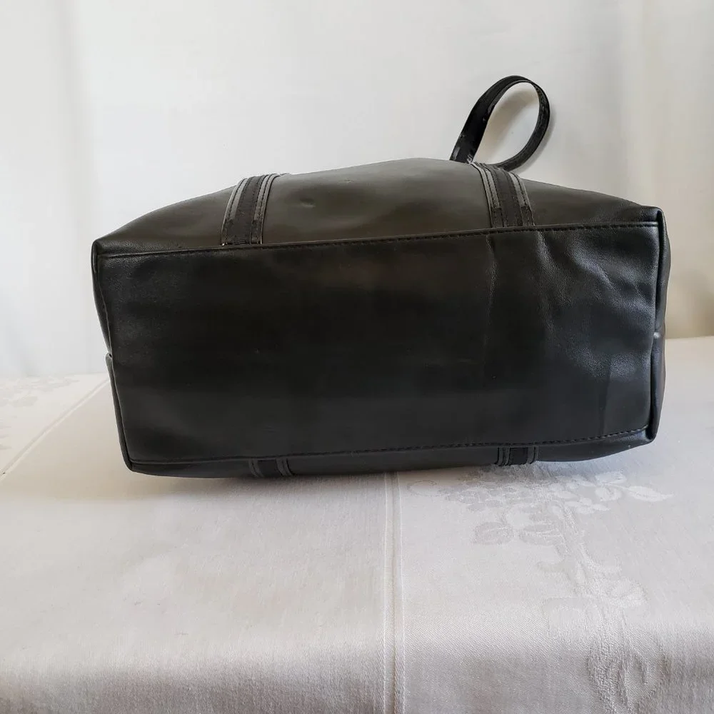 Designer Parfums GIVENCHY Black patent leather tote bag - Picture 6 of 11